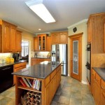 Kitchens With Oak Cabinets: Tips For Designing And Decorating